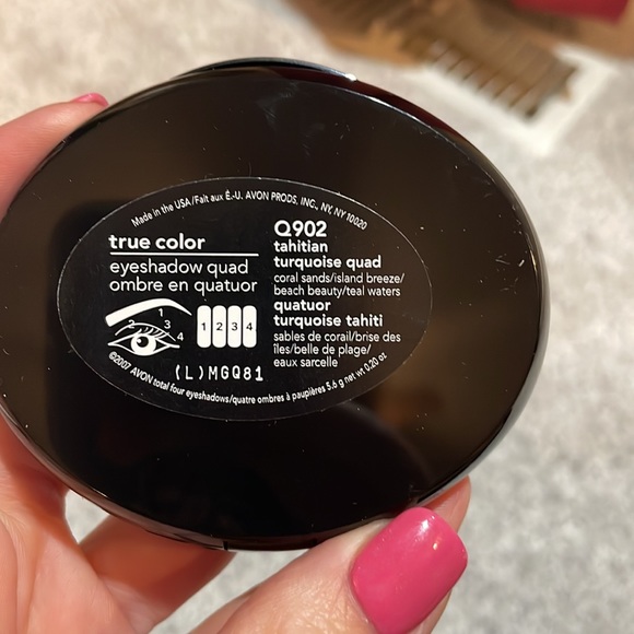 3/$30 - New Avon Eyeshadow Quad - Tahitian Turquoise - Picture 3 of 7